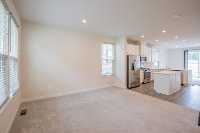 Building Photo - Lovely 3 BR/3.5 BA EOG Townhome in Elkridge!
