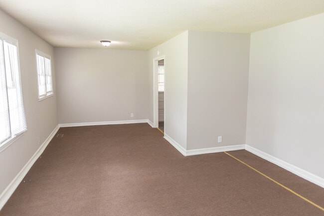 Building Photo - 409 Rockyford St