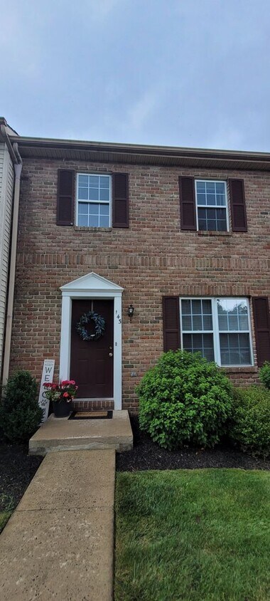 Primary Photo - 3 Bedroom 1.5 bathroom townhome-Eastpointe...