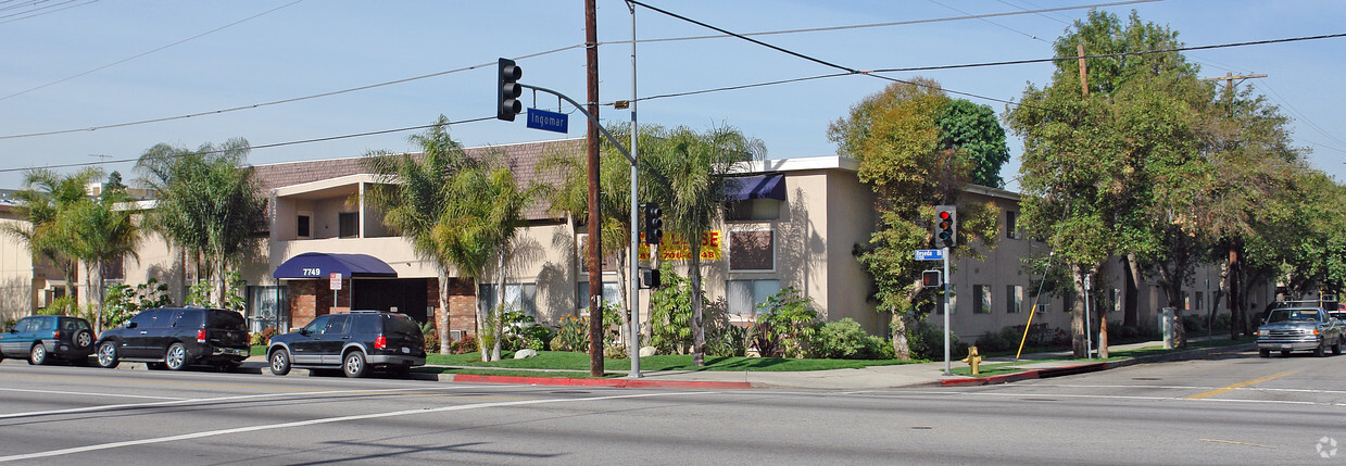 Foto del edificio - 7749 Reseda Boulevard