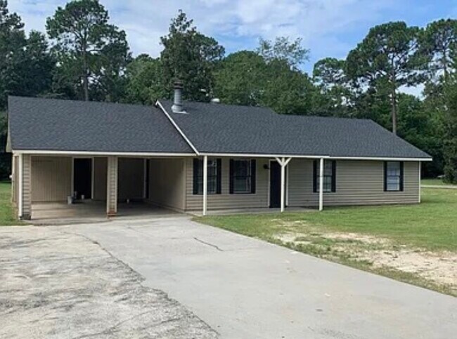 Building Photo - 812 Robin Hood Trl