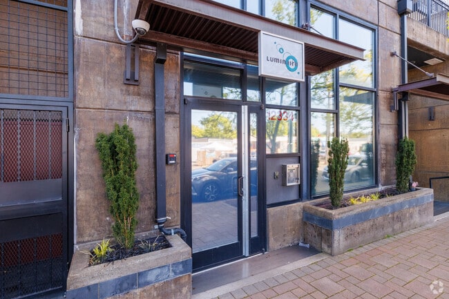 Luminaire Condominium