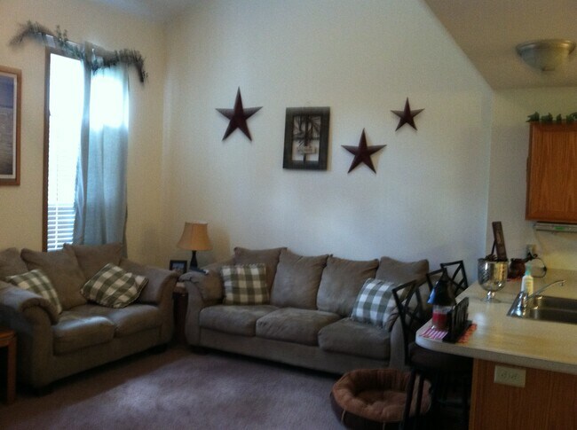 Foto del edificio - 758 Coe Rd