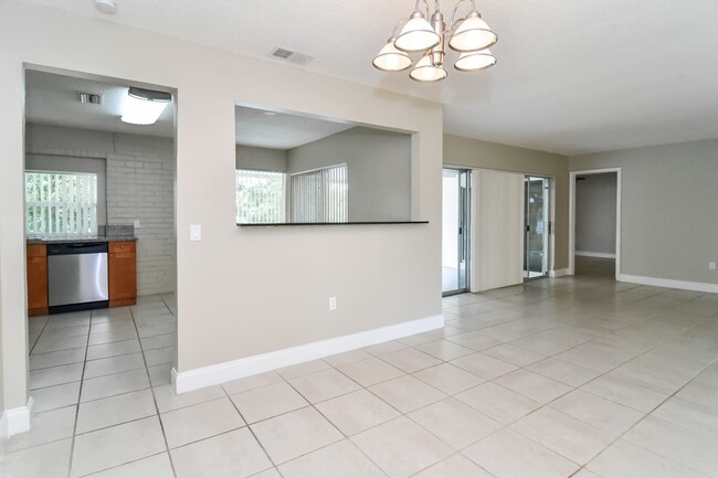 Foto del edificio - 10611 NW 29th Ct