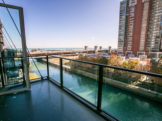 Foto del edificio - Lofts At River East