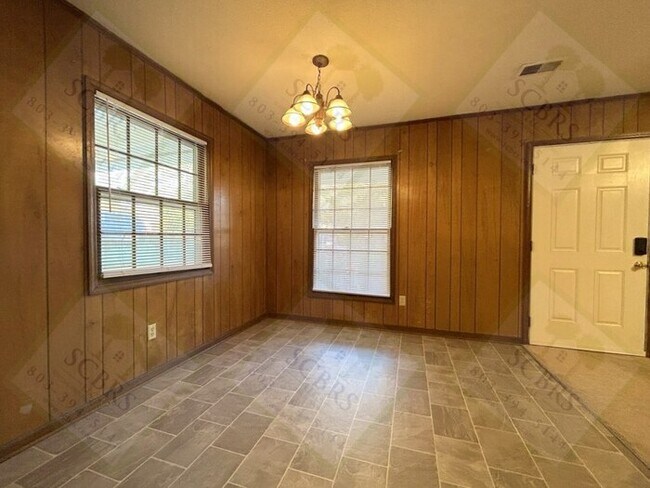 Building Photo - Clean 2 bedroom, 1 Bath Cayce Home