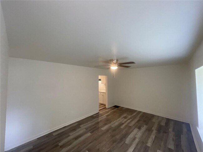 Foto del edificio - 246 Pinetree Cir