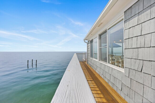 Building Photo - 2167 Fairfield Beach Rd