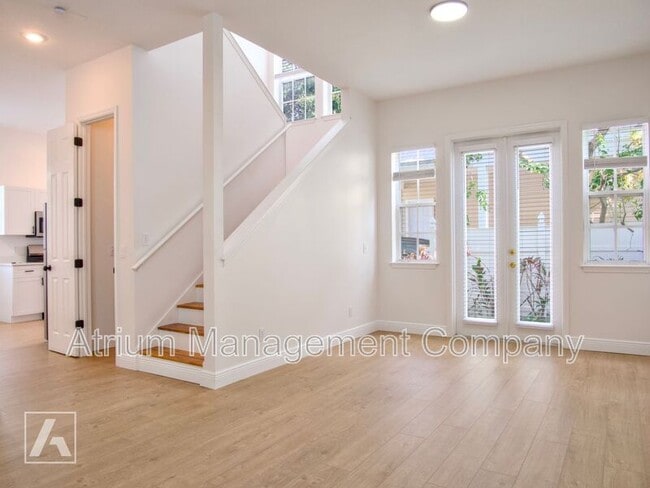 Building Photo - 607 Lakeview St