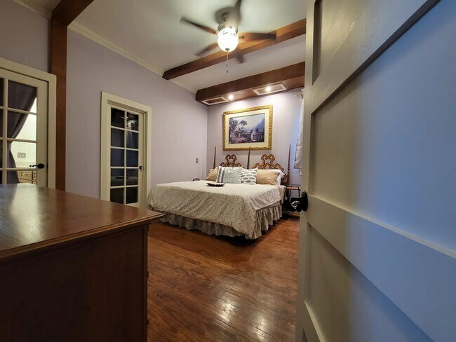bed1 - 135 E 4th St