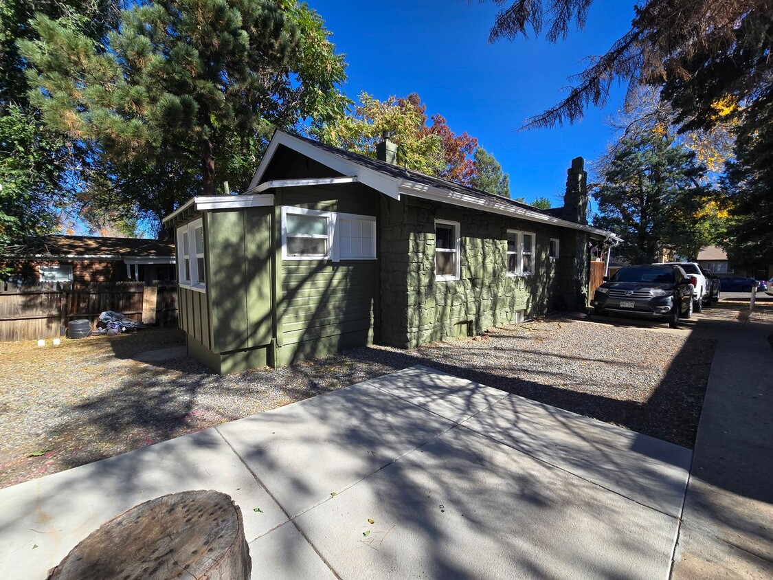 4 bed, 2 bath House On The Hill! - 4 bed, 2 bath House On The Hill!