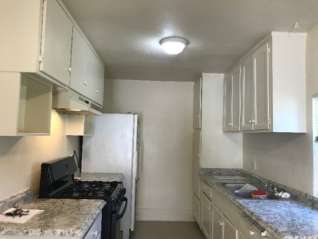 Foto del edificio - 1302 E Kingsley Ave