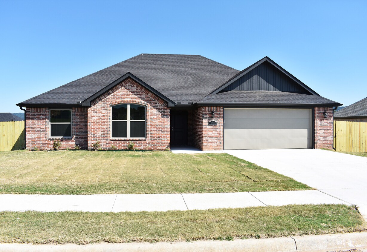 Primary Photo - Spacious 3 Bedroom, 2 Bathroom home!