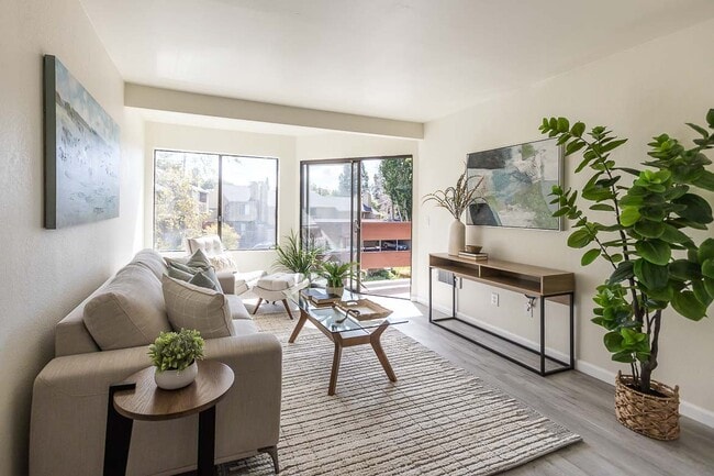 Building Photo - 680 Chorro St