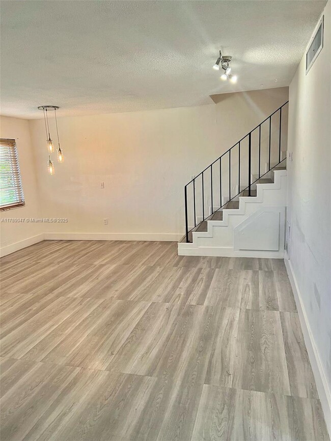 Building Photo - 1300 W 53rd St