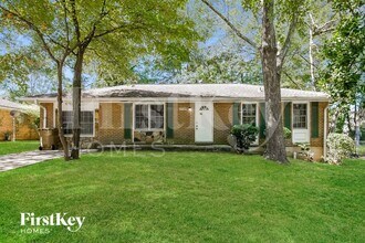 Building Photo - 8065 Huntington Dr