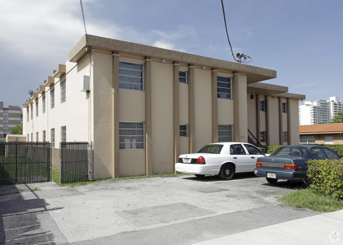 Building Photo - 2726 SW 21st St