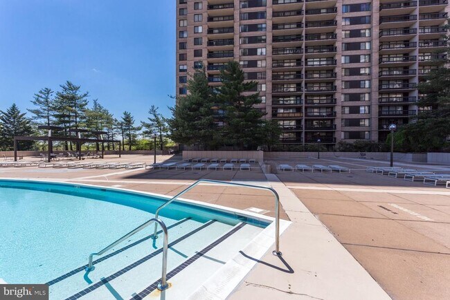 Building Photo - 3705 S George Mason Dr