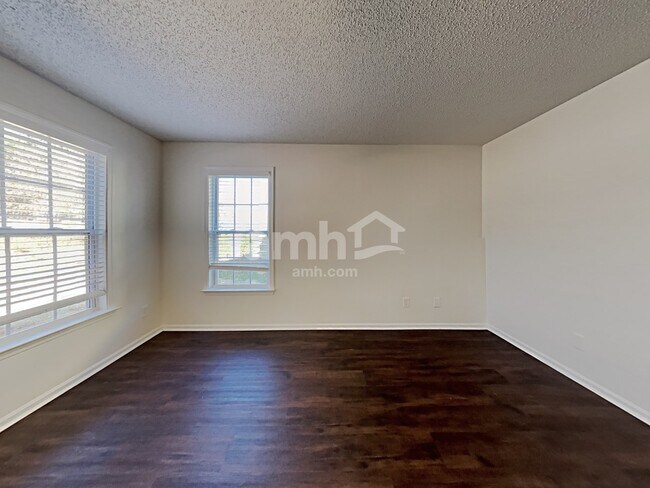 Foto del edificio - 2112 Coral Berry Ln