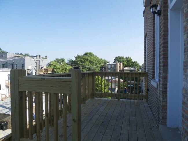 Foto del edificio - 2643 N Fairfield Ave