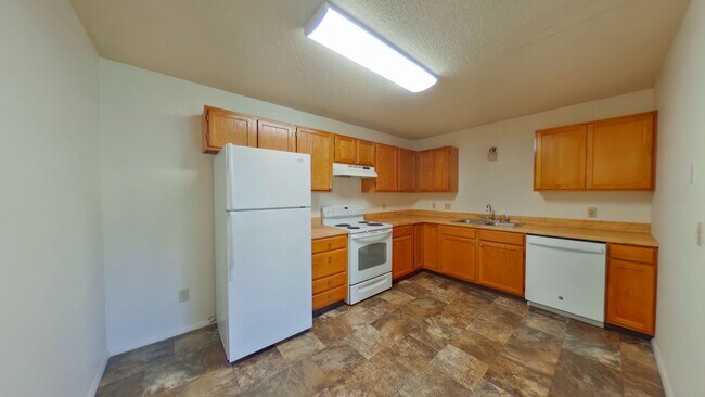 Foto del edificio - 2 Bedroom 1 Bath Centrally Located! Close to shopping and food truck court on 7th!