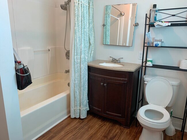 Building Photo - 2804 Varsity Cir
