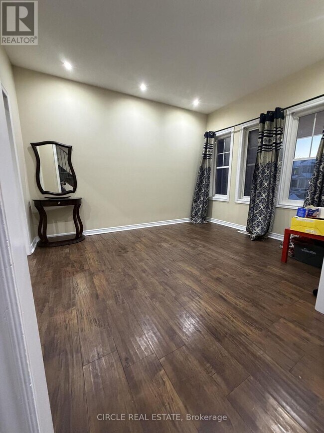 Photo du bâtiment - 15 Tailfin Rd