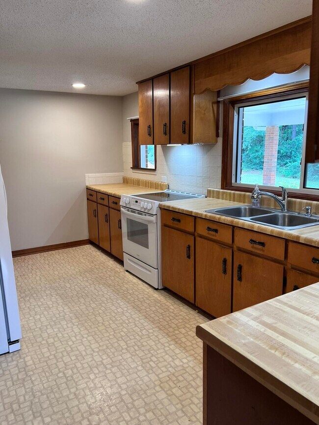 Foto del edificio - 5246 Old River Rd