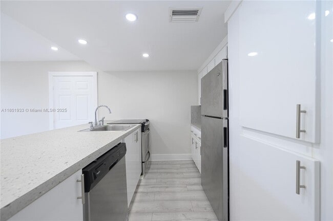 Foto del edificio - 6518 Miami Lakes Dr