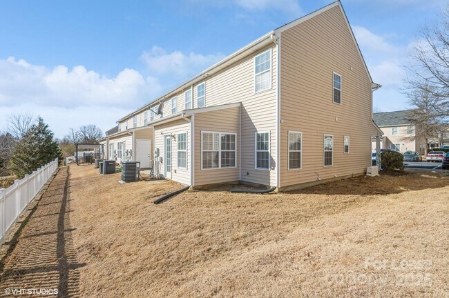 Building Photo - 2327 Crosscut Dr