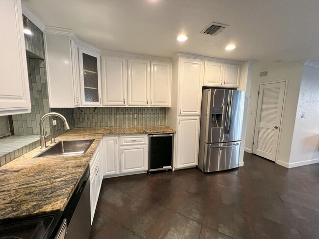 Foto del edificio - Remodeled 2 Bed, 2 Bath Unit in Downtown S...