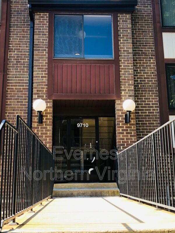 Primary Photo - 9710 Kingsbridge Dr