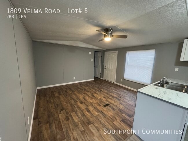 Building Photo - 1809 Velma Rd