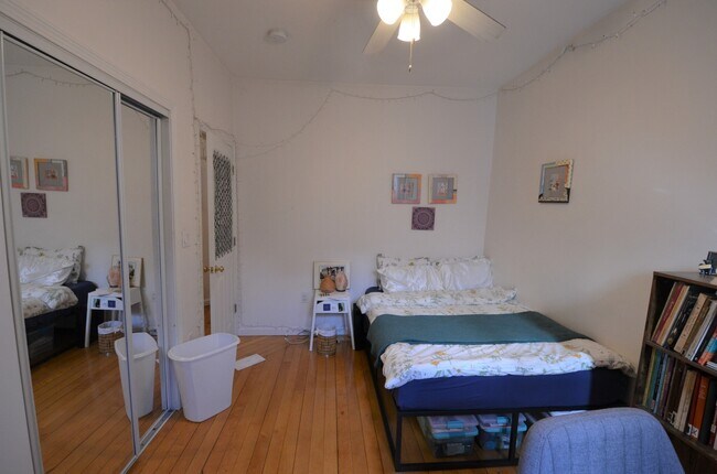 Foto del edificio - 58 Westland Ave