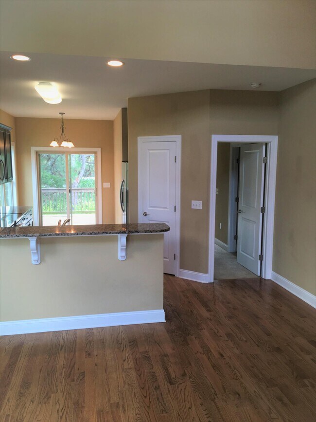 Building Photo - 122 Cypress Cir