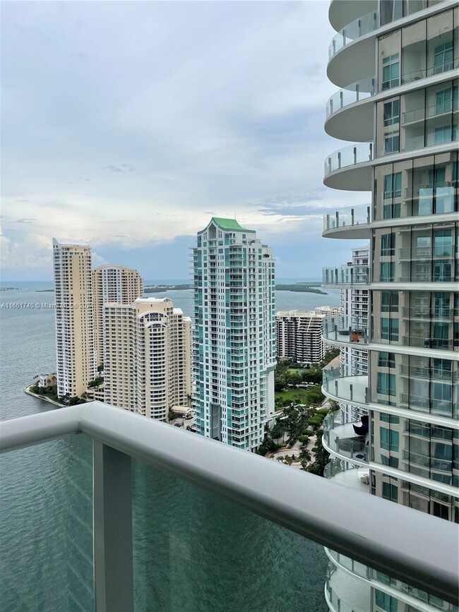 Foto del edificio - 300 S Biscayne Blvd