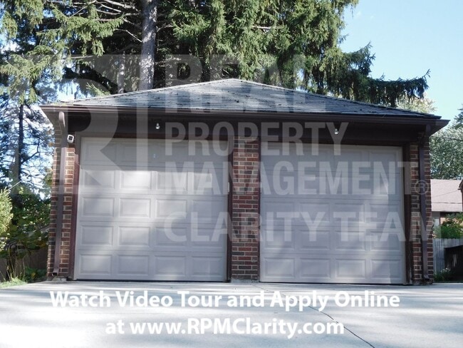 Foto del edificio - 2458 Kenwood Blvd