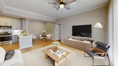 Building Photo - Lakeline Villas