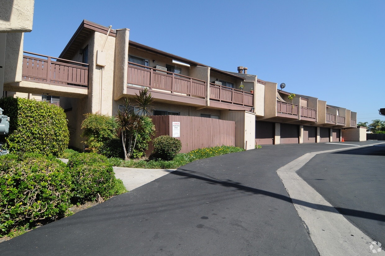 Building Photo - Chapman Villas