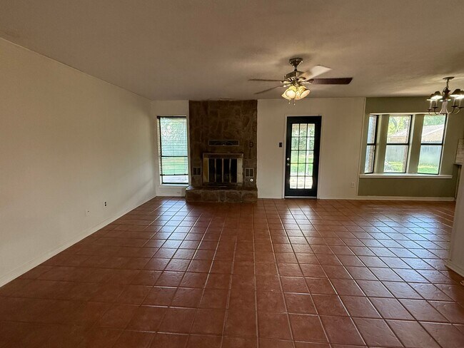 Foto del edificio - 3 Bedroom in Hallsville
