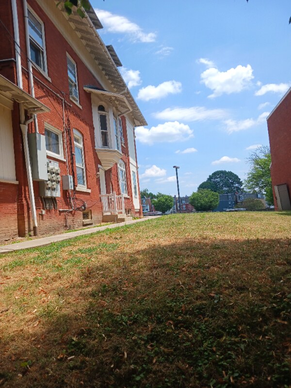 Building Photo - 49 N West End Ave