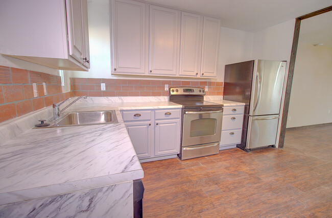KITCHEN - 624 S Elliot Ave