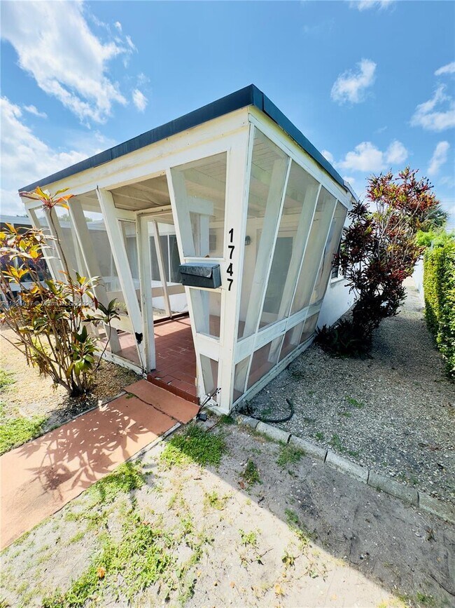 Foto del edificio - 1747 NE 169th St