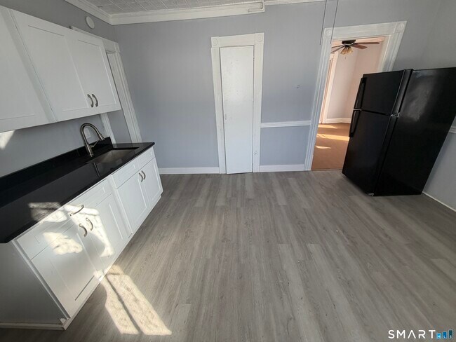 Foto del edificio - 73 Waterville St