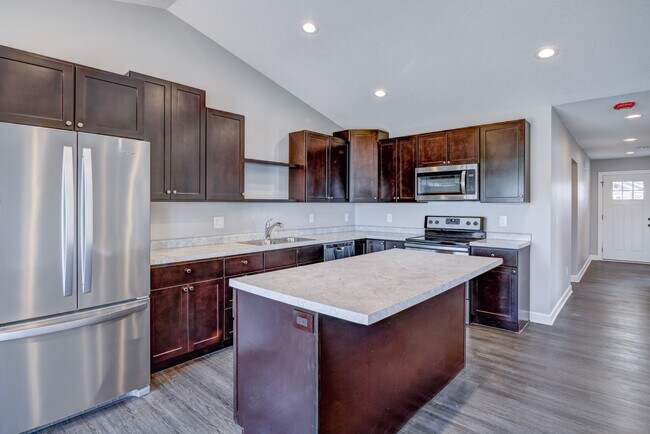 Building Photo - 1303 Blue Jay Pl