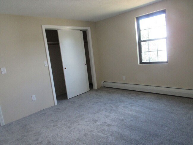 Foto del edificio - Plaistow Remodeled 2 Bedroom Condominium! ...