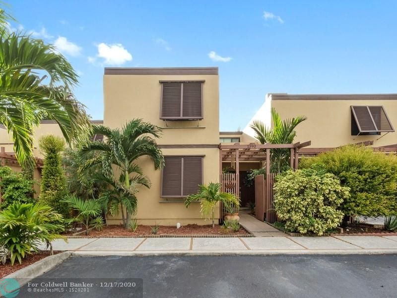 Primary Photo - 1390 E Golfview Dr