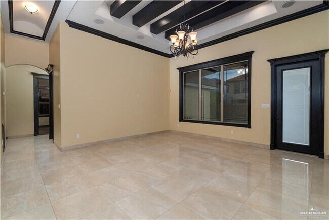 Foto del edificio - 3905 San Efrain St