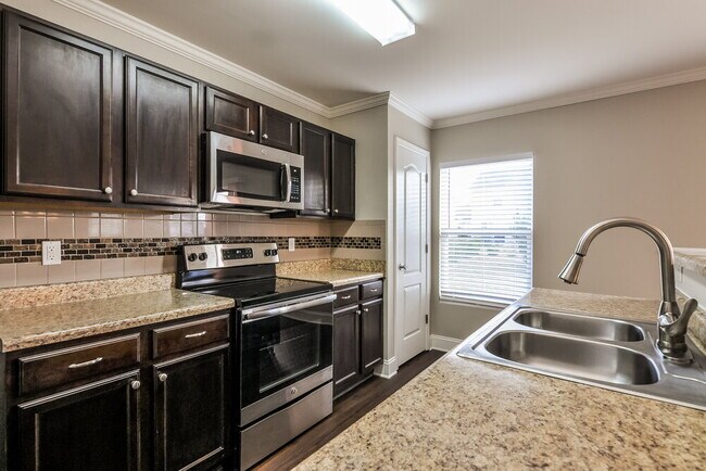 Building Photo - 535 Kerriann Ln
