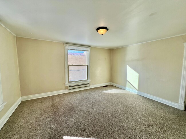 Foto del edificio - 323 Whiteriver Ave